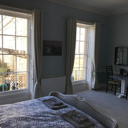 Regency Rooms Guesthouse เชลเทนแฮม ภายนอก รูปภาพ