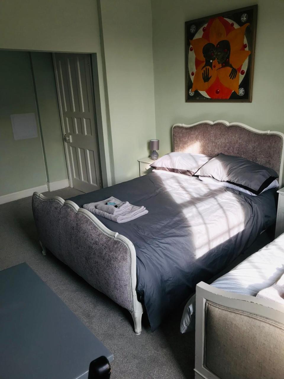Regency Rooms Guesthouse เชลเทนแฮม ภายนอก รูปภาพ